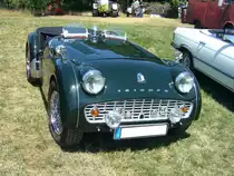 Triumph TR3. 1955 - 1957. Die TR3 Roadster aus Coventry waren ein Verkaufsschlager. Der Vierzylinderreihenmotor leistet 95 PS aus 1991 cm³ Hubraum. 1957 erschien der Facegeliftete TR3A der noch bis 1962 mit der gleichen Motorisierung weiter gebaut wurde. Dittmer´s Hoffest in Sprockhövel am 07.07.2018.