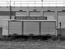 Ein Servicewagen für den Flughafenbefeuerungsdienst auf dem Gelände des Düsseldorfer Flughafens. (Juli 2018)