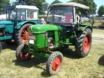 Deutz D25S, gebaut von 1959 bis 1961. Der lufgekühlte Zweizylinderdieselmnotor leistet 25 PS aus genau 1700 cm³ Hubraum. Dittmer´s Hoffest in Sprockhövel am 07.07.2018.