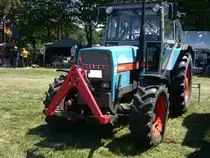 Eicher 3075. 1982 - 1985. Dieses Schleppermodell war auch mit Allradantrieb lieferbar. Während sich der  normale  3075 nur 66 mal verkaufte, erreichte der Allradschlepper eine Stückzahl von 219 verkauften Einheiten. Der luftgekühlte Vierzylinderreihendieselmotor hat einen Hubraum von 3927 cm³ und leistet 75 PS. Dittmers Hoffest in Sprockhövel am 07.07.2018.