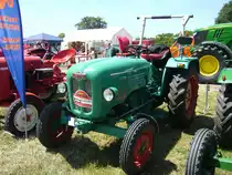 Kramer KL300. 1960 - 1968. In diesem Modell verrichtet ein Einbaumotor von Deutz seinen Dienst. Der luftgekühlte Zweizylinderreihendieselmotor hat einen Hubraum von 1701 cm³ und leistet 28 PS. Dittmer´s Hoffest in Sprockhövel am 07.07.2018.