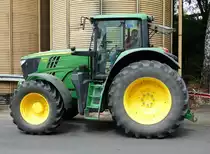 =John Deere 6170 M steht zur Getreideanlieferung  bei der Raiffeisen-Warenzentrale in Hünfeld, Juli 2018