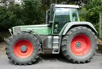 =Fendt Favorit 822 steht zur Getreideanlieferung bei der Raiffeisen-Warenzentrale in Hünfeld, Juli 2018