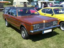 Ford Taunus TC. 1970 - 1975. Den auch  Knudsen  Taunus genannten Wagen, gab es als zwei- und viertürige Limousine, als fünftürigen, Turnier genannten Kombi, und als Coupe. Auch bei den Motorisierungen hatte der Käufer die Qual der Wahl. Es gab zwei 4-Zylinderreihenmotoren mit 1285 cm³ Hubraum/59 PS, 1576 cm³ Hubraum/68 PS, 72 PS oder 88 PS. Außerdem waren zwei V6-motoren mit 1981 cm³ und 90 PS, sowie 2274 cm³ mit 108 PS lieferbar. Der abgelichtete Wagen ist mit dem 1981 cm³ ausgerüstet. Dittmer´s Hoffest in Sprockhövel am 07.07.2018.