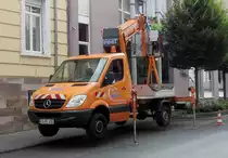 =MB Sprinter als Hubbühnenfahrzeug der Firma VOGT eingesetzt zu Baumpflegearbeiten im Juli 2018 in Hünfeld