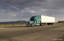 Freightliner Classic XL in der Mojave-W�ste bei Ridgecrest, CA. Mai 2006