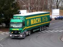 ACTROS1844 einer gro�en Spedition kurvt in den Stra�en der Bezirksstadt Ried i.I.; 090202