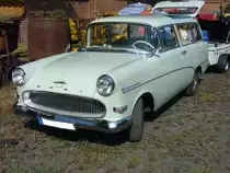 Opel Rekord P1 CarAvan. 1957 - 1960. Die Vorstellung dieses Modelles erfolgte auf der Frankfurter Automobilausstellung 1957. Der CarAvan konnte in zwei Motorisierungsvarianten geordert werden: Vierzylinderreihenmotor mit einem Hubraum von 1.488 cm³ und 45 PS (ab Modelljahr 1959 50 PS)oder 1.680 cm³ Hubraum mit 55 PS. Der abgelichtete P1 stammt aus dem letzten Produktionsjahr dieses Modells, nämlich 1960. Oldtimertreffen Zeche Hannover in Herne am 22.07.2018.
