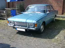 Ford Taunus P7b als zweitürige Limousine. 1968 - 1971. Der abgelichtete P7b 17M ist mit dem selten bestellten V6-motor mit 1812 cm³ Hubraum und 82 PS motorisiert. Der Wagen trägt allerdings die Radkappen des Spitzenmodells 26M. Oldtimertreffen Zeche Hannover in Herne am 22.07.2018.