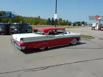 Profilansicht eines Mercury Turnpike Cruiser Hardtop Sedan aus dem Jahr 1957. September 2017 in der Nähe der Niagara Fälle.