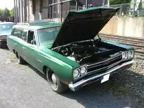 Plymouth Sport Satellite Wagon aus dem Jahr 1969. Im Jahr 1968 avancierte die Bezeichnung zu einer eigenen Modellreihe. Vorher stellte die Bezeichnung eine Ausstattungsversion da. Der Kaufinteressent konnte zwischen einem Sechszylinderreihenmotor mit einem Hubraum von 3680 cm³ und einer Leistung von 147 PS oder zwischen vier V8-motoren mit 5.2l, 6.3l, 7.0l und 7.2l Hubraum wählen. Oldtimertreffen Zeche Hannover in Herne am 22.07.2018.