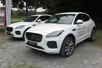 Jaguar  kleines  SUV, der neue E-Pace, versteckt in einer dunklen Ecke auf der Autoschau in Krefeld an der Rennbahn, 24.6.18