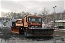Am sp�ten Nachmittag steht der Actros 1831 abfahrbereit zum abstreuen der A45 in Richtung Hagen. (14.02.2009)
