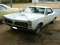 Pontiac GTO Coupe aus dem Modelljahr 1966. Im Jahr 1966 konnte der interessierte Kunde zwischen zwei V8-motoren wählen: 6361 cm³ Hubraum und 335 PS Leistung oder 365 PS Leistung. Der GTO war als Convertible (Cabriolet) oder Coupe (Foto) lieferbar. 15. US-Cartreffen am 28.07.2018 am CentroO.