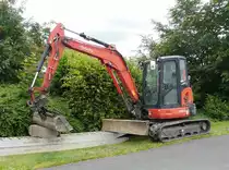 =Kubota USS4, steht im Juli 2018 auf einer Baustelle in Langenschwarz