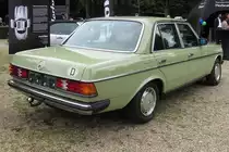 Mercedes-Benz 300D W123, Baujahr 1977, auf der Autoschau in Krefeld an der Rennbahn, 24.6.18
