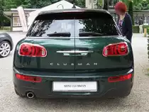 Das besondere am Mini Clubman ist das mit zwei Türen zu öffnende Heck, was schon etwas praktischer ist als die riesige Hecktür des Ford Ecosport.
Autoschau in Krefeld an der Rennbahn, 24.6.18 