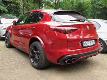 Alfa-Romeo Stelvio auf der Autoschau in Krefeld an der Rennbahn, 24.6.18