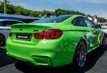 Grüner BMW M4 Coupé (Rückansicht). Aufnahmezeit: 02.06.2018.