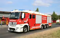 Werkfeuerwehr Infraserv Höchst Mercedes Benz Antos Universallöschfahrzeug am 05.08.18 beim Tag der Offenen Tür der Feuerwehr Hofheim am Taunus zur 150 Jahre Feier