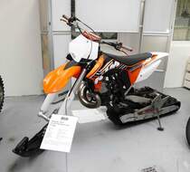 =KTM 250 Motocross, 68 PS, Bj. 2012 als Spezialumbau  Winterfun , präsentiert im Deutschen Automobilmuseum Fichtelberg im Juli 2018