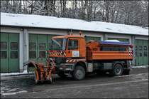 Am sp�ten Nachmittag steht der Actros 1831 abfahrbereit zum abstreuen der A45 in Richtung Hagen. (14.02.2009)
