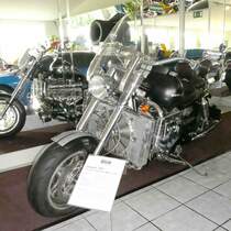 =Boss Hoss Big block, Bj. 2007, 8200 ccm, 502 PS, das größte jemals gebaute Serienmotorrad der Welt, präsentiert im Deutschen Automobilmuseum Fichtelberg im Juli 2018
