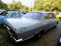 Profilansicht eines Opel Rekord B L-6 Coupe aus dem Jahr 1965. Oldtimertreffen  Schwarzwaldhaus  in Mettmann am 12.08.2018.