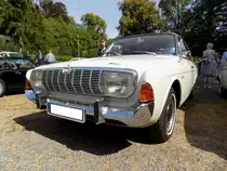Ford Taunus P5 17M als viertürige Limousine. 1964 - 1967. Der 17M, wahlweise mit einem 1498 cm³ und 60 PS oder mit 1699 cm³ und 65 PS lieferbar, war mit einem V4-motor ausgerüstet. Bei seiner Vorstellung im September 1964 kostete der P5 mit dem 1.7l Motor DM 7070,00 in Grundausstattung. Oldtimertreffen  Schwarzwaldhaus  in Mettmann am 12.08.2018.