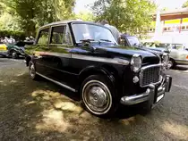Fiat 1200 Granluce der zweiten Serie, wie er in den Jahren 1959 und 1960 vom Band lief. Unter der Motorhaube der Familienlimousine aus Turin verrichtet ein Vierzylinderreihenmotor seinen Dienst, der aus einem Hubraum von 1221 cm³ 55 PS leistet. Die Höchstgeschwindigkeit des  Milleduecento  wurde seinerzeit mit 135 km/h, bei einem durchschnittlichen Verbrauch von 8,5 Litern auf 100 Kilometern angegeben. Oldtimertreffen  Schwarzwaldhaus  in Mettmann am 12.08.2018.