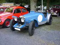 Riley Nine Roadster. 1926 - 1935. Das Modell  Nine , des Herstellers aus Coventry, war als offener Tourenwagen, Roadster und Limousine (Saloon genannt) lieferbar. Angetrieben wird der Wagen von einem Vierzylinderreihenmotor, der aus 1087 cm³ Hubraum ca. 30 PS leistet. Oldtimertreffen  Schwarzwaldhaus  in Mettmann am 12.08.2018.