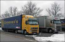 Generationenvergleich der Ungarischen-Schweden: Links der  alte  FH und rechts der  neue . Der alte Volvo FH 400PS der Spedition WABERER&acute;S und rechts ein Volvo FH 480PS Euro5 der ungarischen Spediton HORV�TH. (15.02.2009)
