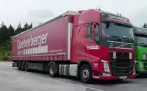 =Volvo 460-Sattelzug von Quehenberger rastet im Juni 2018 an der A 7