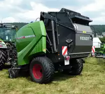=Fendt Ballenpresse 4180V, gesehen auf dem Ausstellungsgelände der Fendt-Freunde Bad Bocklet im Juni 2018

