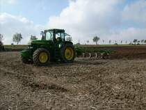 John Deere 6810 mit 6Scharr Ackerpflug beim Wettpfl�gen in Schellenberg