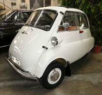 =BMW Isetta, 245 ccm, 12 PS, Bauzeit von 1955 - 1962, präsentiert im Deutschen Automobilmuseum Fichtelberg im Juli 2018.