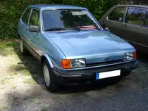 Ford Fiesta MK2 in der luxuriösen Ghia-Ausstattung. Der Ford ist im Farbton  Gletscherblau  lackiert. Oldtimertreffen  Schwarzwaldhaus  in Mettmann am 12.08.2018.