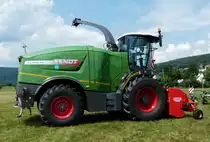 =Fendt Katana 65 mit Kemper P 3001 PickUp, gesehen auf dem Ausstellungsgelände der Fendt-Freunde Bad Bocklet im Juni 2018