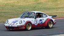 Nr.3 Porsche Carrera RS (1979), Kategorie A (1972-1976) Division I (Fahrzeuge über 2.000ccm)Fahrer: Baunach, Eberhard A., Revival Deutsche Rennsport-Meisterschaft,   46. AvD-Oldtimer-Grand-Prix 2018, Qualifying der Tourenwagen Classics am 11.Aug.2018 
Nachfolger der Deutsche Rennsport-Meisterschaft gilt die DTM (Deutsche Tourenwagen-Meisterschaft).