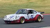 Nr.3 Porsche Carrera RS (1979), Kategorie A (1972-1976) Division I (Fahrzeuge über 2.000ccm)Fahrer: Baunach, Eberhard A., Revival Deutsche Rennsport-Meisterschaft,   46. AvD-Oldtimer-Grand-Prix 2018, Qualifying der Tourenwagen Classics am 11.Aug.2018 
Nachfolger der Deutsche Rennsport-Meisterschaft gilt die DTM (Deutsche Tourenwagen-Meisterschaft).