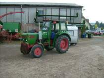 Deutz Schlepper mit Wohnanh�ger auf dem Gel�nde des John Deere H�ndlers in Schellenberg beim Schleppertreffen