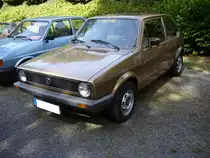 Der VW Golf 1 CL des Einstellers. Der im Farbton sandmetallic lackierte Golf, ist unrestauriert und wurde erstmals im Oktober 1981 zugelassen. Der Vierzylinderreihenmotor hat einen Hubraum von 1.5l und leistet 70 PS. Oldtimertreffen  Schwarzwaldhaus  in Mettmann am 12.08.2018.