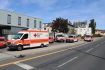 Zwei DRK Bad Homburg Mercedes Benz Sprinter RTW und ein Mercedes Benz Vito NEF am 12.08.18 beim Tag der Offenen Tür der Feuerwehr