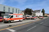 Zwei DRK Bad Homburg Mercedes Benz Sprinter RTW und ein Mercedes Benz Vito NEF am 12.08.18 beim Tag der Offenen Tür der Feuerwehr