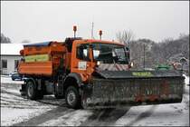 Gezeichnet vom R�umeinsatz steht der Atego 1828 wieder auf dem Platz der AM L�denscheid. (16.02.2009)
