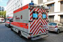 Die Johanniter Mercedes Benz Sprinter RTW (17/85-2) am 11.08.18 beim Osthafen Festival in Frankfurt am Main