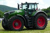 =Fendt 1038 Vario, gesehen auf dem Ausstellungsgelände der Fendt-Freunde Bad Bocklet im Juni 2018