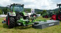 =Fendt Vario 516 mit Fendt Slicer 3670, gesehen auf dem Ausstellungsgelände der Fendt-Freunde Bad Bocklet im Juni 2018