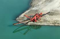 Kies- oder Wasserbagger mit Spiegelbild - 2005