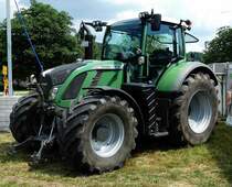 =Fendt 718 Vario, gesehen auf dem Ausstellungsgelände der Fendt-Freunde Bad Bocklet im Juni 2018